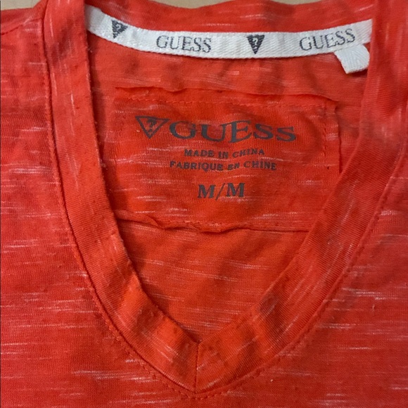 🔥5 for 20🔥 Guess Bright Orange V-Neck Tee M - Picture 3 of 5